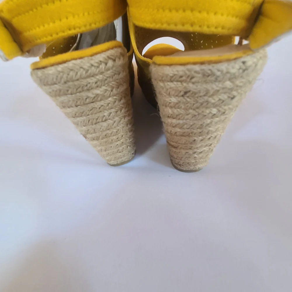 Refresh Yellow Perforated 4 In Wedge Sandals Size 8